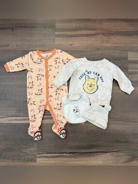 Disney Winnie the Pooh Infant Sweatshirt/Beanie/Bib & Tigger Footie Romper 3/6m
